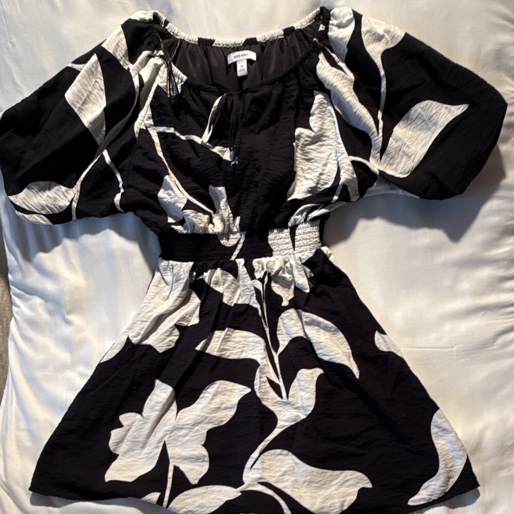 Nine West Fit & Flare Short Dress XS Black White Floral Smocked Lined Poly